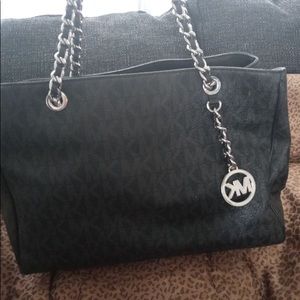 Michael Kors cute bag, excellent condition only used twice